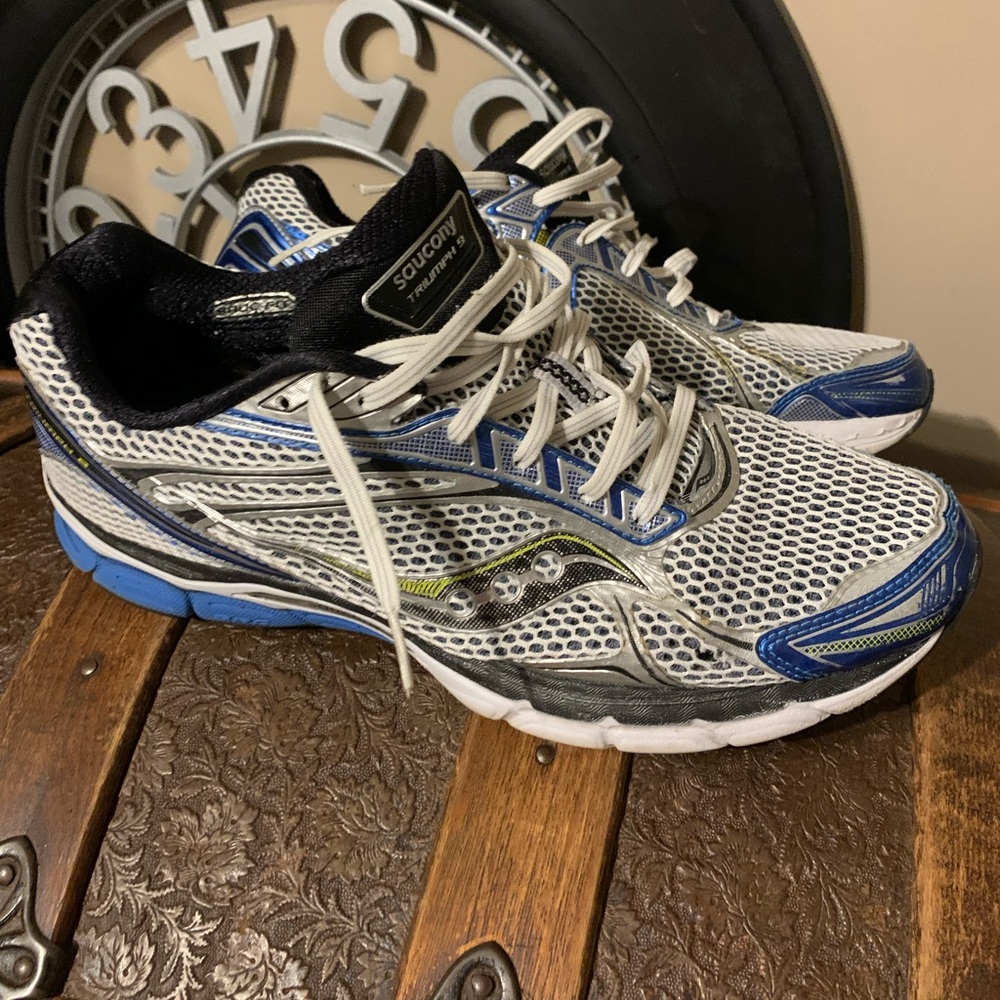 Mens gently worn sz. 13 Saucony Triumph 9 running shoes. Very nice! No OG Box!